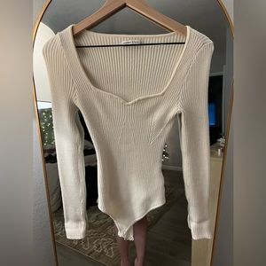 Abercrombie & Fitch Long-Sleeve Sweetheart Sweater Bodysuit